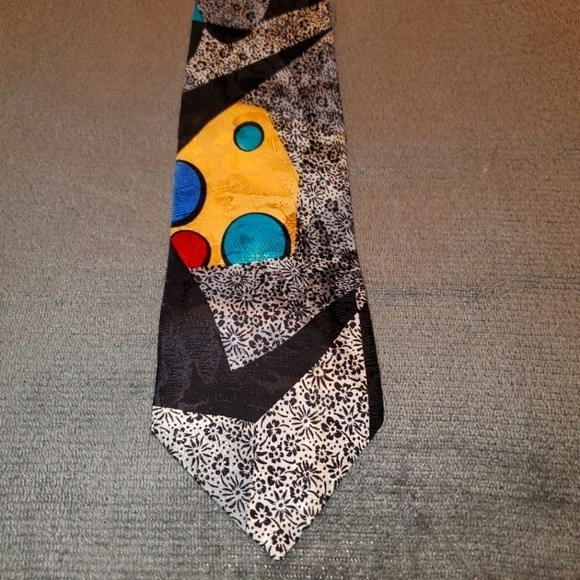 𝅺Fun patterned patchwork-like necktie NWOT - Picture 1 of 4